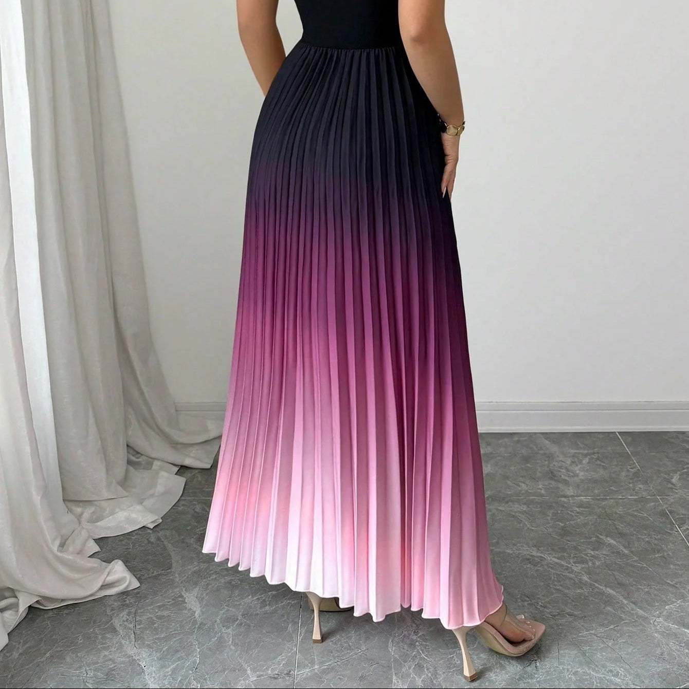 Sleeveless pleated maxi dress with an ombre effect and high neck