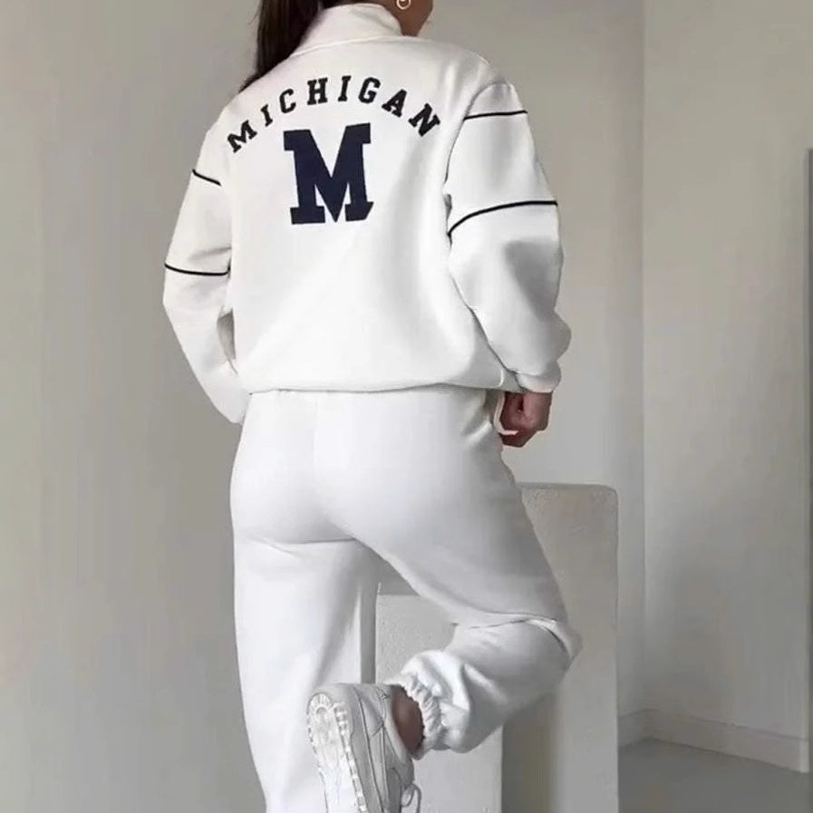 Rento kaksiosainen collegepaita kuviolla