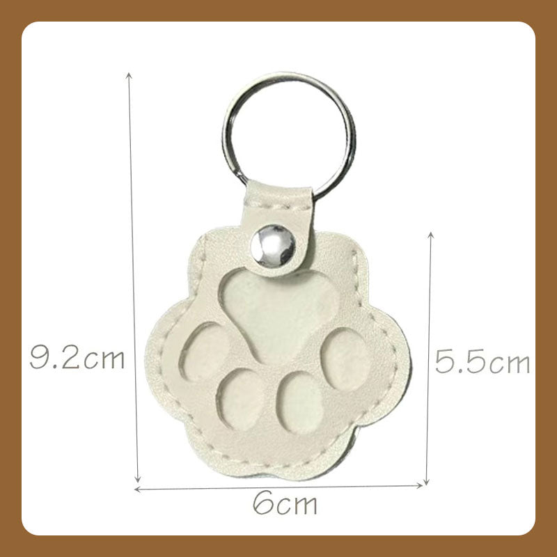 🔥🐾 Ajaton matkamuisto - tassukuvioinen nahkainen avaimenperä