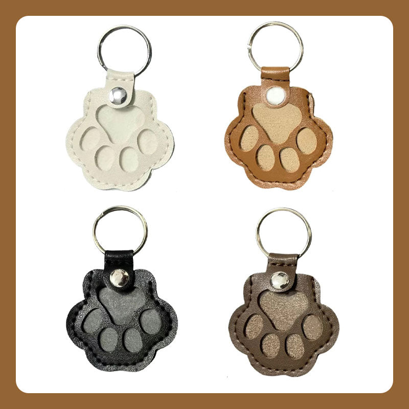 🔥🐾 Ajaton matkamuisto - tassukuvioinen nahkainen avaimenperä