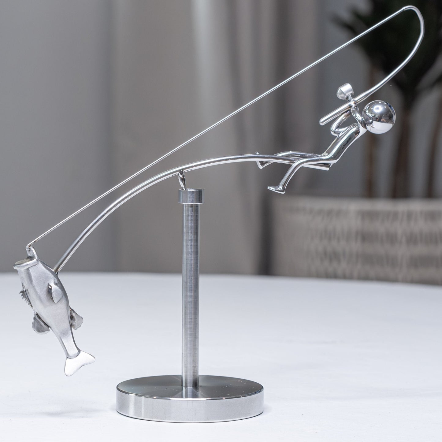 🎣Kalastaja, joka tasapainottaa veistosta