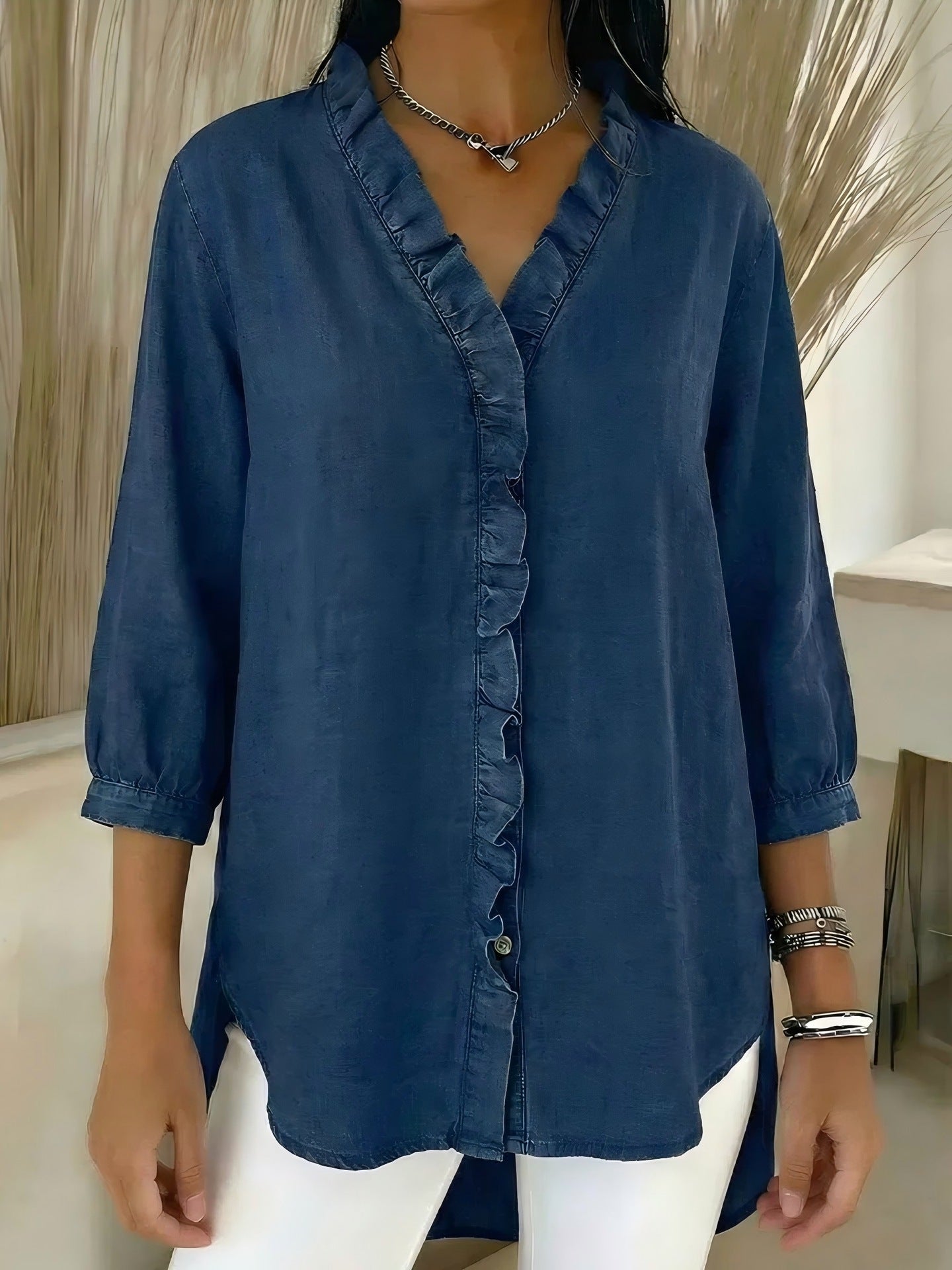Women's sweater with ruffles and V-neck💃✨