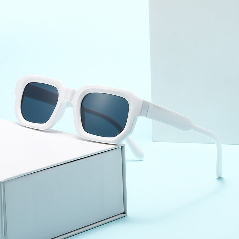 New retro-style minimalist square-frame sunglasse