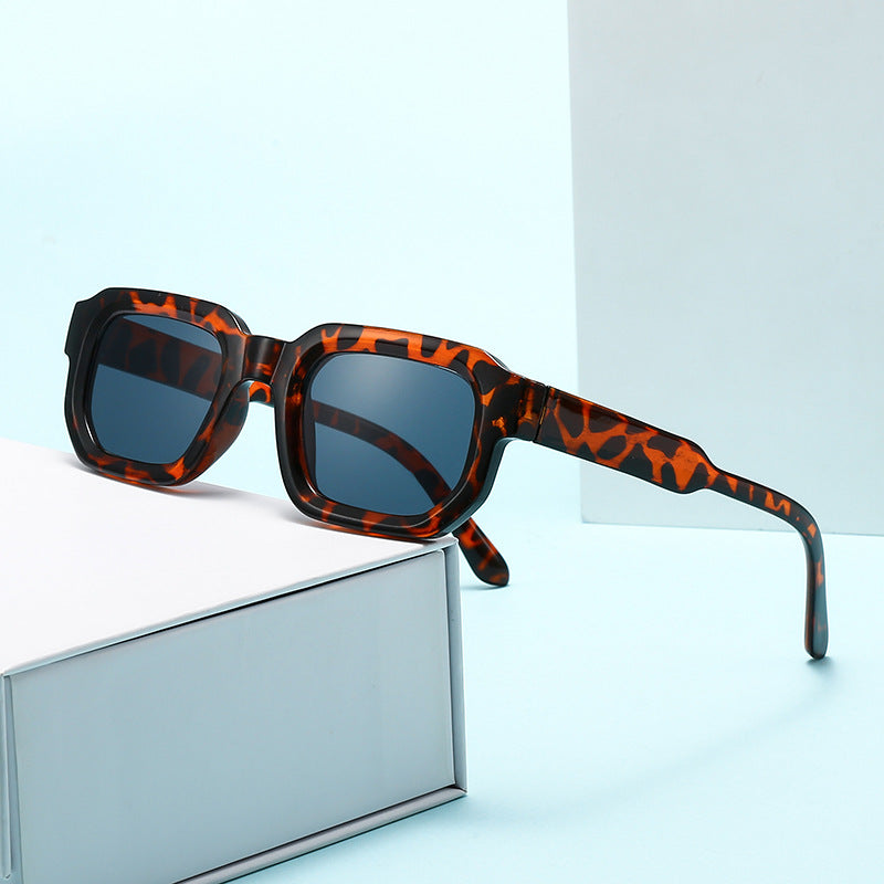 New retro-style minimalist square-frame sunglasse