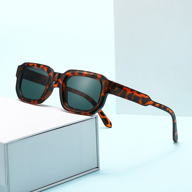 New retro-style minimalist square-frame sunglasse